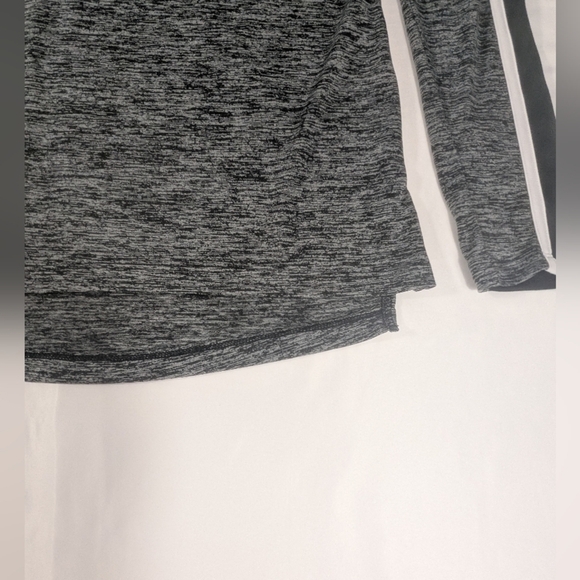 Under Armour Loose Heat Gear Tech Twist Graphic Women's Training Hoodie Size SM - Picture 6 of 9